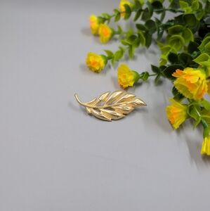 Cute Abstract Style Leaf Design Vintage Brooch